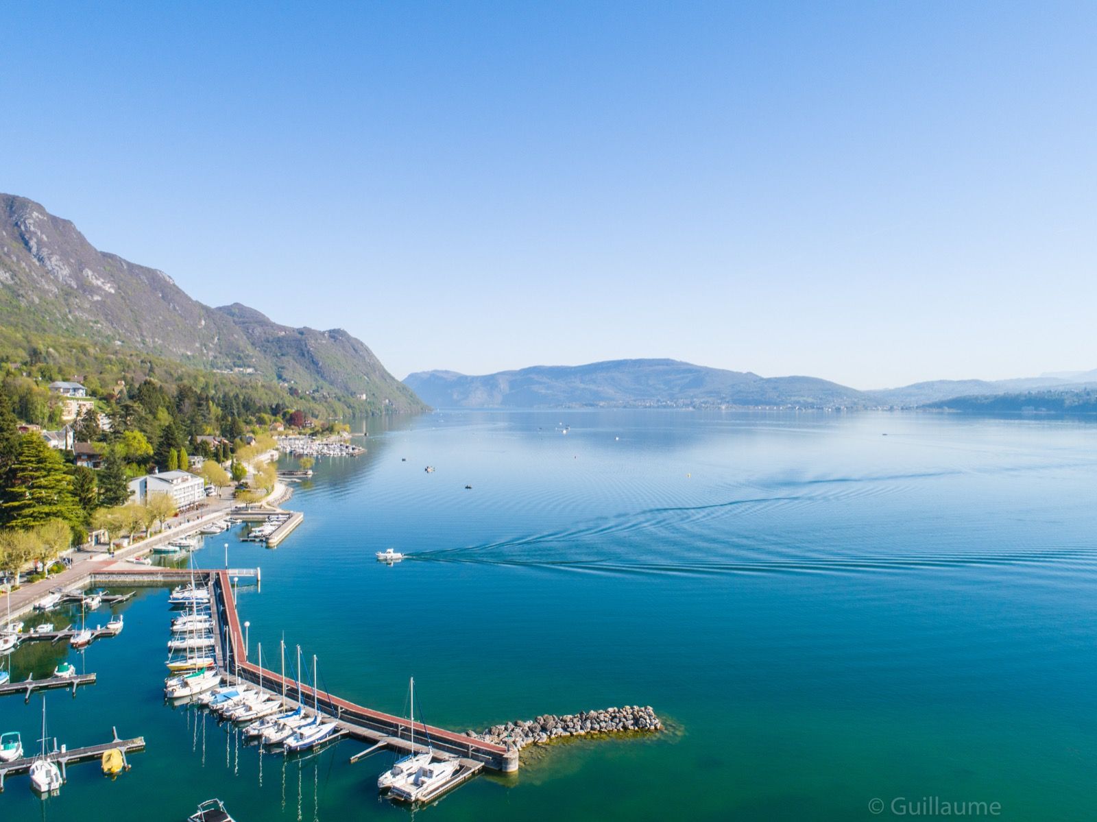 Le lac du Bourget et son port de plaisance
